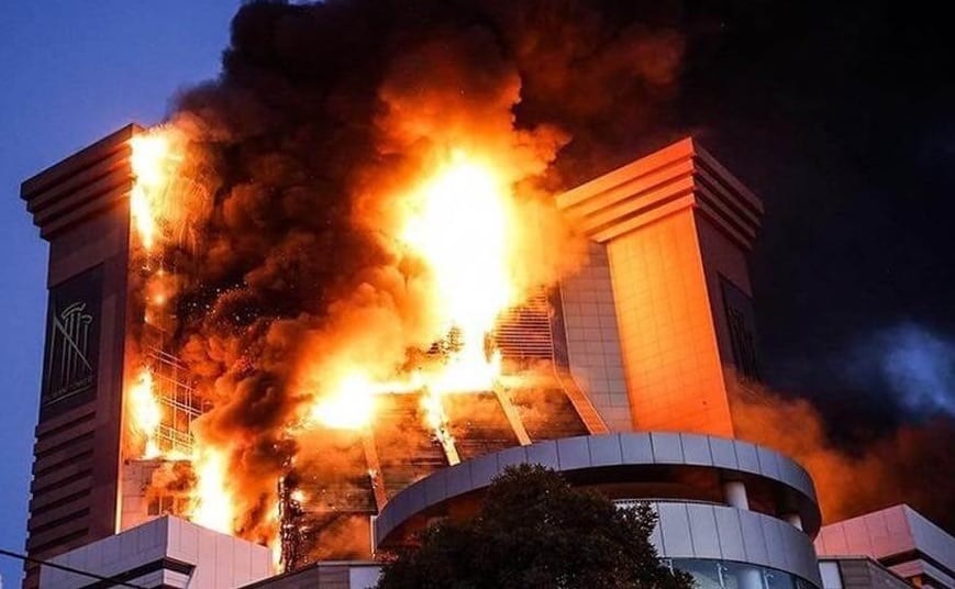 إيران. “احتراق” مقر وزارة النفط وفرق الإطفاء تخلي المبنى