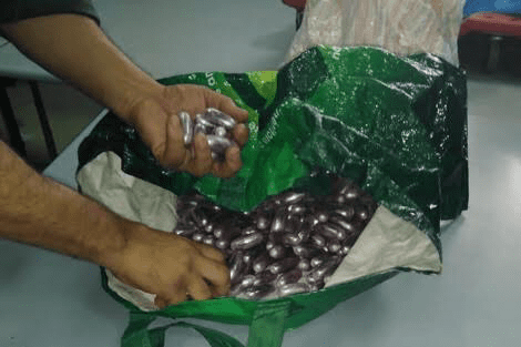 ميناء الناظور. الجمارك تضبط 30 كيلوغراما من المخدرات داخل سيارة نفعية (صور)