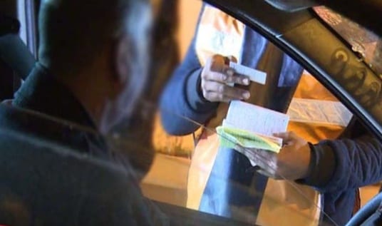 ورُبّ صدفة.. ضبط 100 كيلوغرام من الحشيش في حوزة عشريني إثر مراقبة مرورية “روتينية”