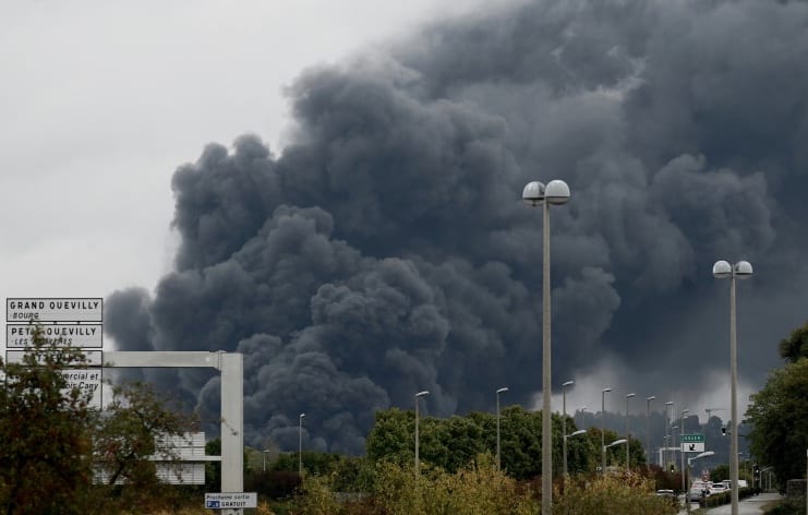 فرنسا. حريق مهول في مصنع كيميائي في روان