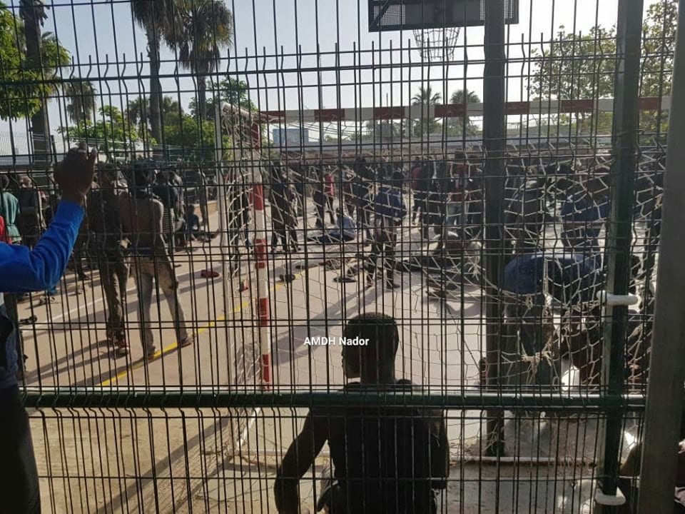 26 مهاجرا إفريقيا يجتازون السياج الحدودي ويعبرون إلى مليلية