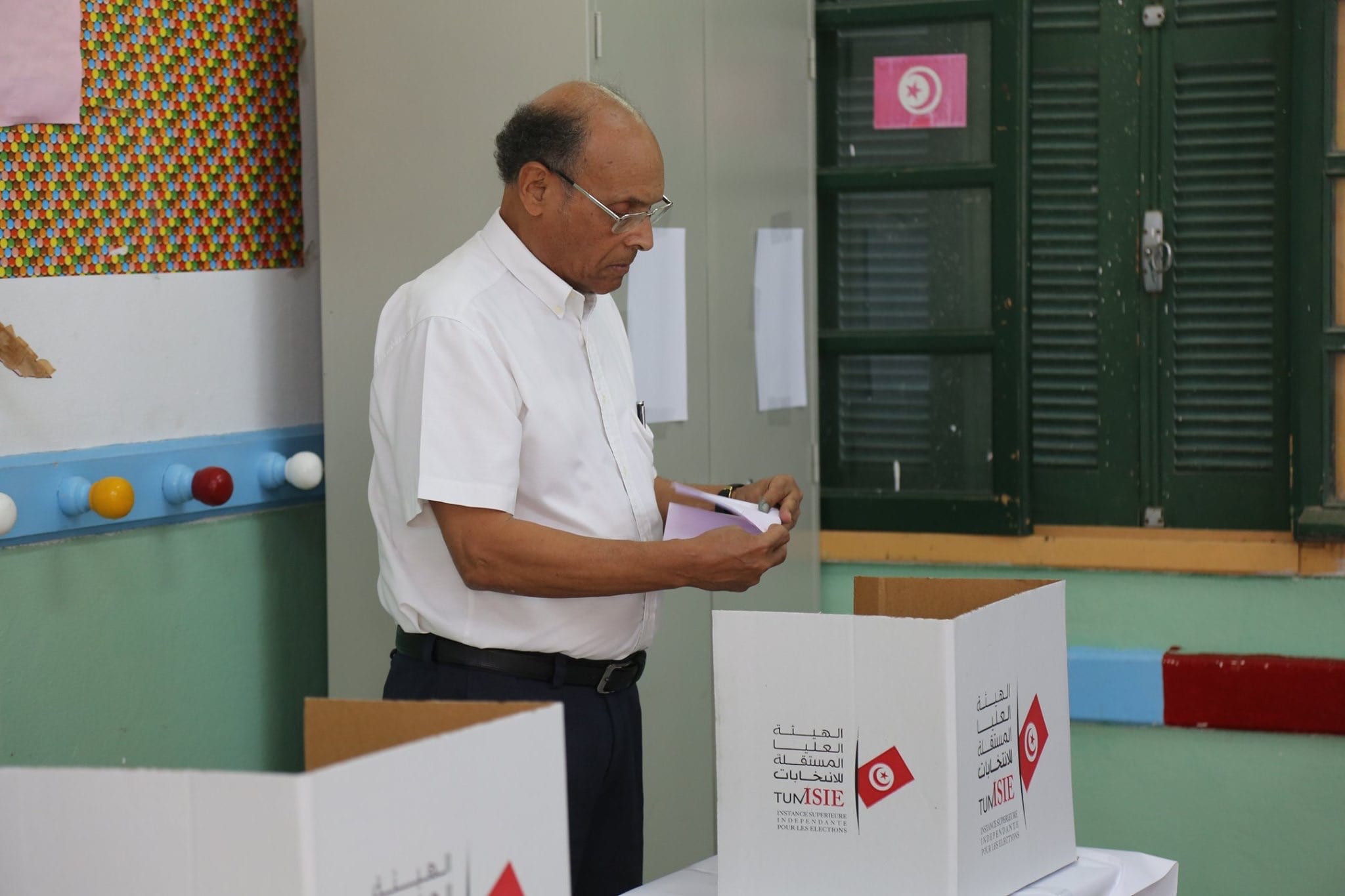 رئاسيات تونس. قيس سعيد يتصدر  و القروي المسجون ثانيا و المرزوقي ينهزم