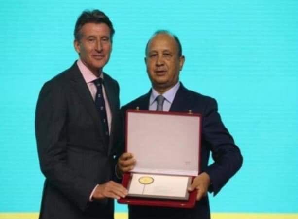 الاتحاد الدولي لألعاب القوى يمنح أحيزون “شهادة الاستحقاق”