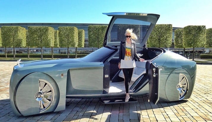 شاهد. سيارة المستقبل من رويس رويس: بلا مقود وتتحدث إلى راكبَيها!