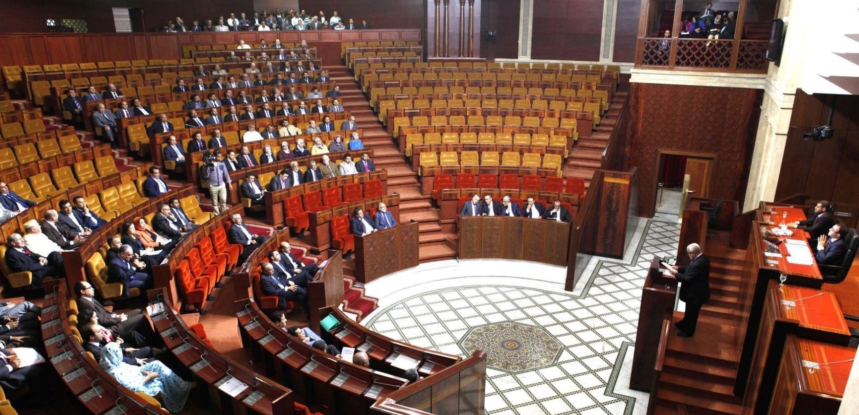 النواب يعقد اجتماعه الأول ويدعو البرلمانيين إلى احترام “مدونة الأخلاقيات”