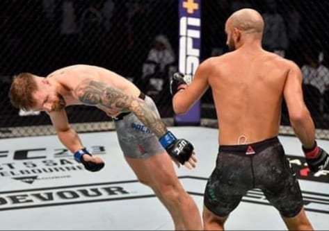 عاجل. أبو زعيتر يسقط خصمه الفنلندي باكلان بـ”الكاو” ويخلق الحدث في الإمارات