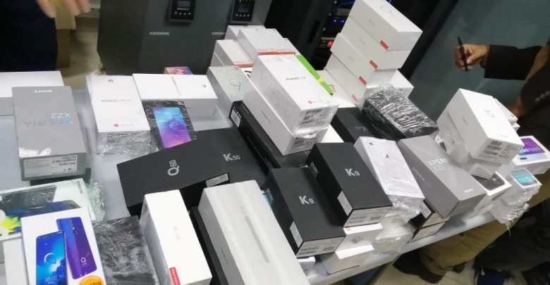 الناظور. جمارك الميناء تحبط تهريب هواتف نقالة وحواسيب بقيمة 141 مليونا