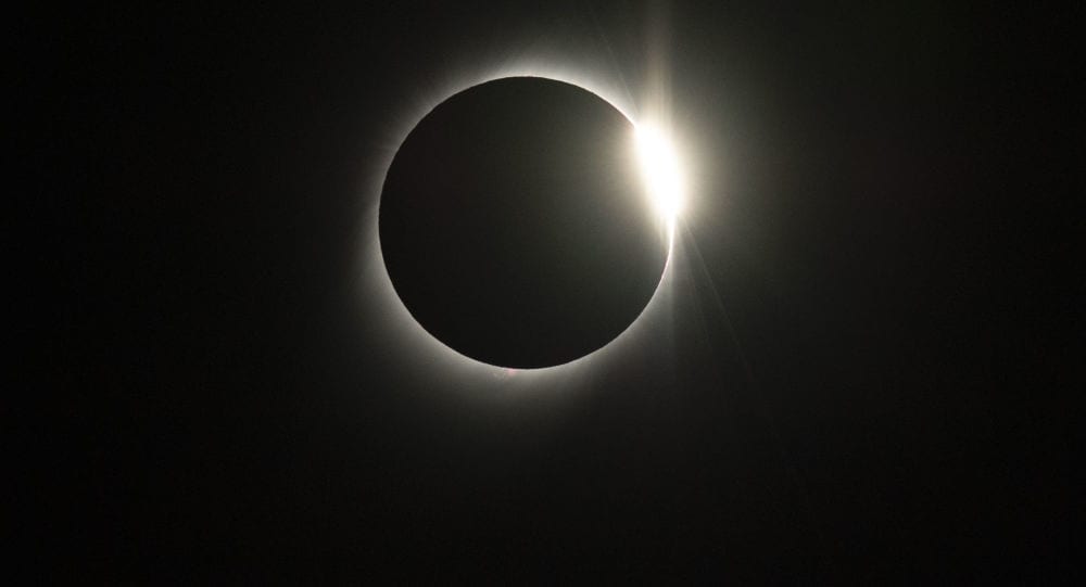 ظاهرة فلكية نادرة الحدوث يمكن أن تغرق الأرض بظلام دامس