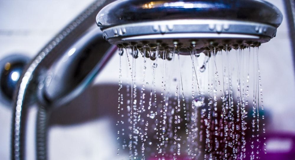 الاستحمام بالماء البارد.. يحفز الجهاز المناعي وينشط الجسم