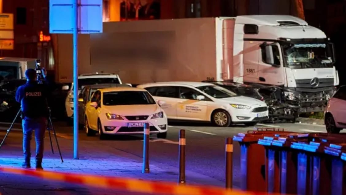 شاهد. إصابة 16 شخصا في “صدم” والشرطة الألمانية: لا نستبعد فرضية الإرهاب