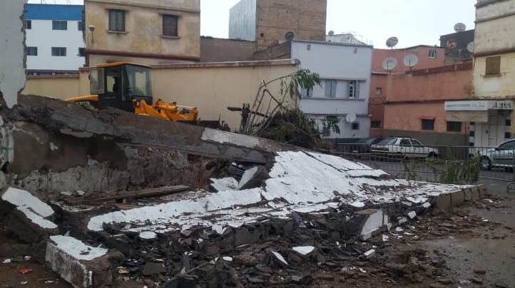 كازا. انهيار سور مدرسة يبثّ الرعب في قلوب تلاميذ وآبائهم والمديرية تُوضّح