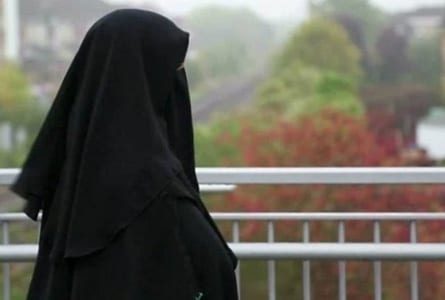 إمنتانوت. ضبط متزوجة “منقّبة” مع عشيقها داخل محلبة
