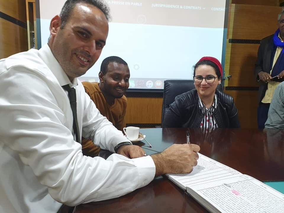 بعد العفو الملكي. هاجر الرّيسوني وحبيبها السوداني يوقعان عقد النكاح