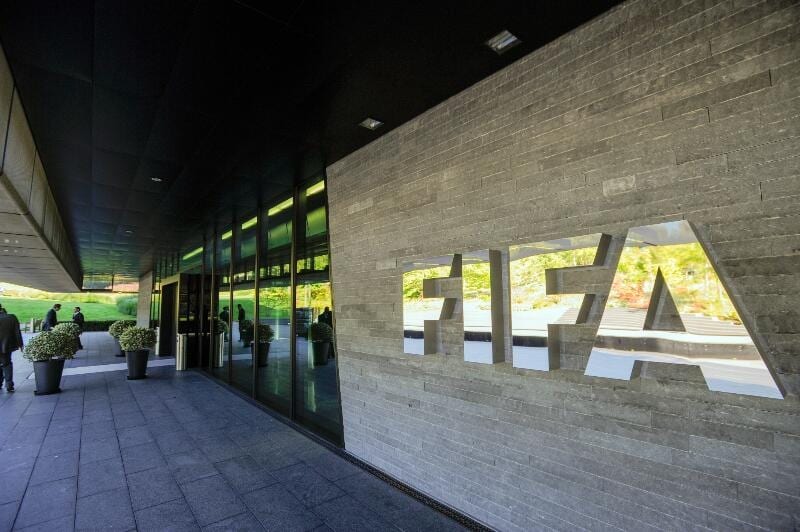 “فيفا” يطلق حملة للحد من إهانات اللاعبين على شبكات التواصل