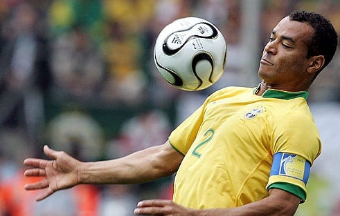 منهم بيلي وفيغو وكافو وكريسبو وزامبروتا.. نجوم عالميون يحلون بمراكش بمناسبة “المسيرة”