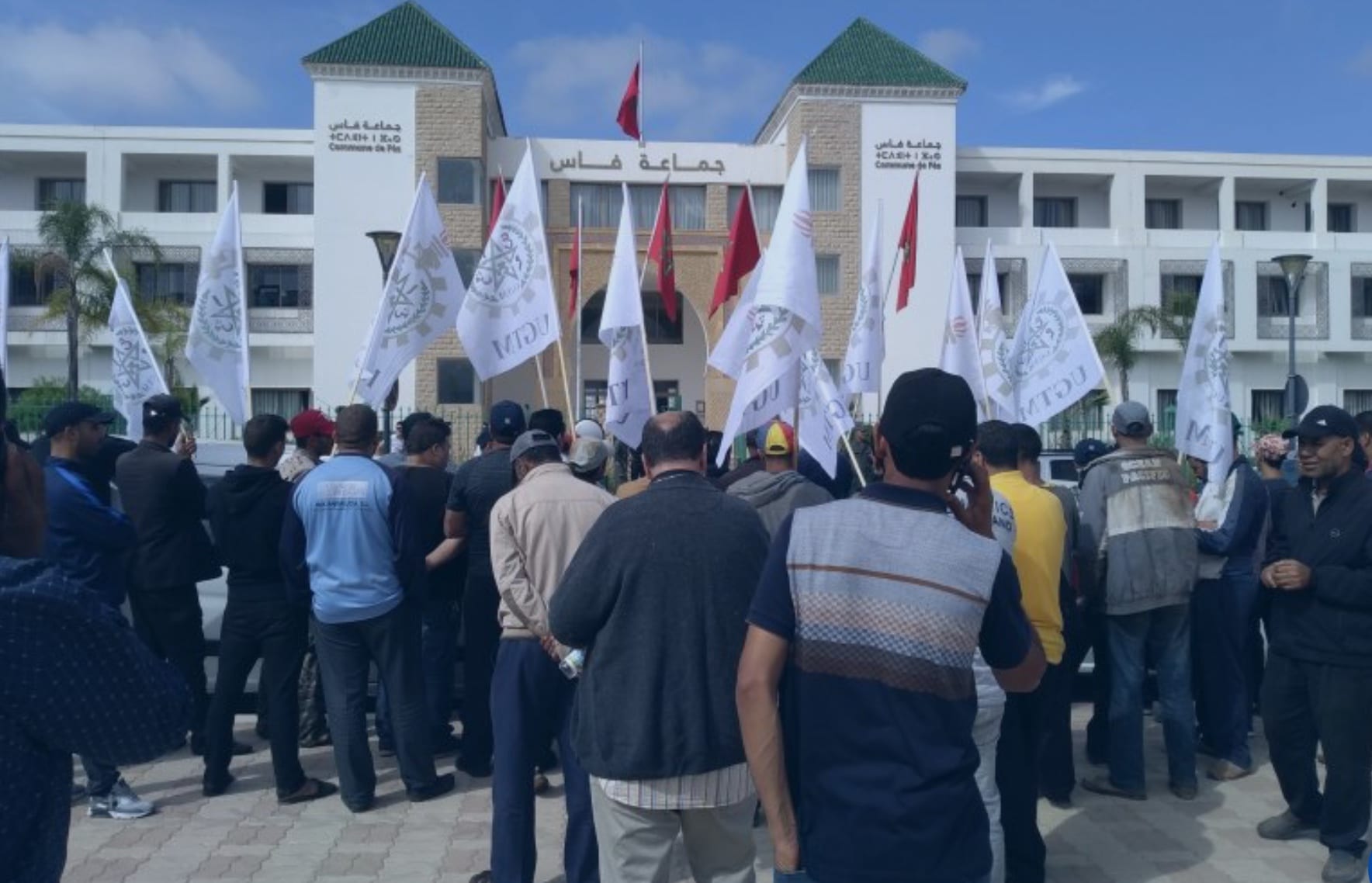 فاس. محتجّون في وجه العمدة البيجيداوي: “حط السوارت وارحل”!