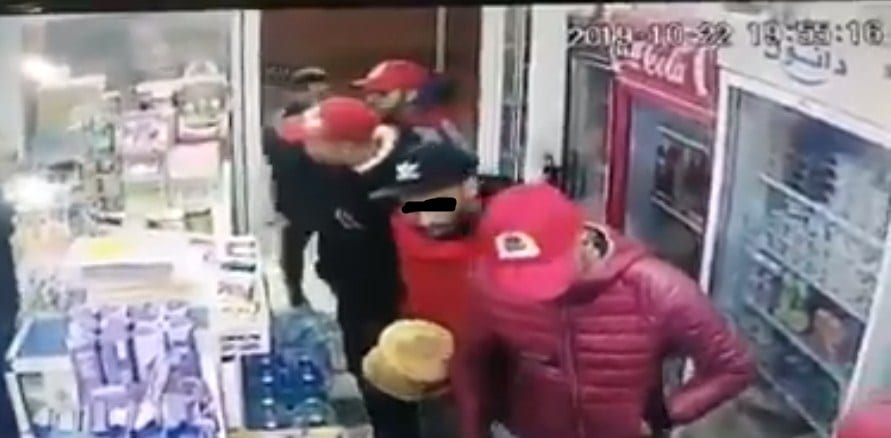 فيديو “سرقة” بعض جماهير الوداد لمحل تجاري بوجدة وهذا رد “الوينرز”