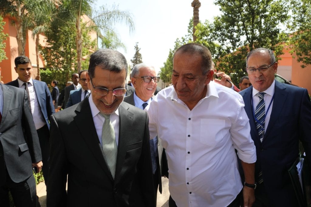 المصري أبو علي “زعلان” من توقيفه في مطار كازا ويشتكي للعثماني والعلوي