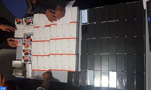 معبر باب سبتة.. إحباط تهريب 136 هاتفا ذكيا جديدا