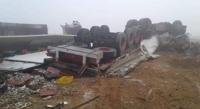 بوجدور. مصرع سائق بعد انقلاب شاحنته المحملة بالأسماك