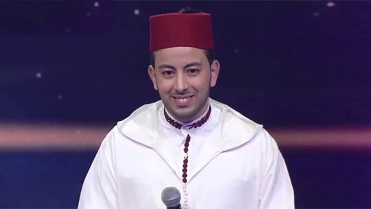 المغربي إبراهيم إنهض يتأهل إلى نهائي مسابقة “منشد الشارقة”