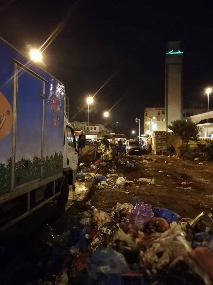 بالصور. استياء عارم من تحول حديقة في سيدي معروف إلى مطرح للأزبال