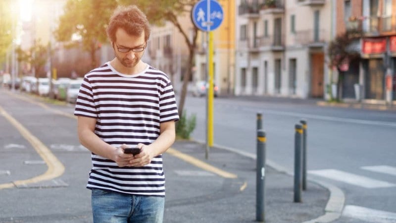 دراسة.. 5 ساعات من استخدام الهاتف تسبب هذا المرض