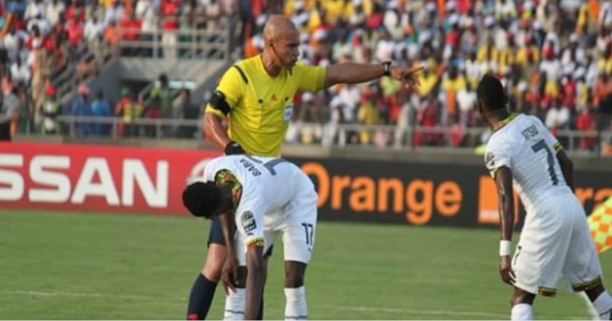 أبطال إفريقيا. “كاف” يختار هذا الحكم لقيادة مباراة الوداد واتحاد الجزائر