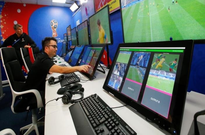 وفد من “فيفا” يحلّ بالمغرب للتأشير على بدء استعمال الـ”ڤار”