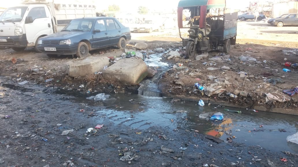 الدار البيضاء. انفجار “قادوس” واد الحار يُغرق “كاريان الرحامنة” في سيدي مومن