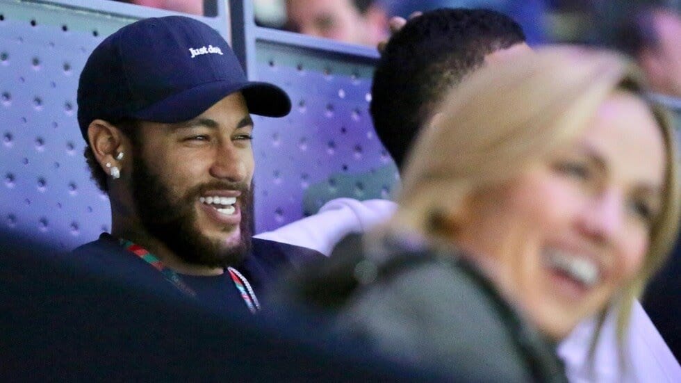 “ها علاش”..نيمار في مدريد مع لاعبي برشلونة