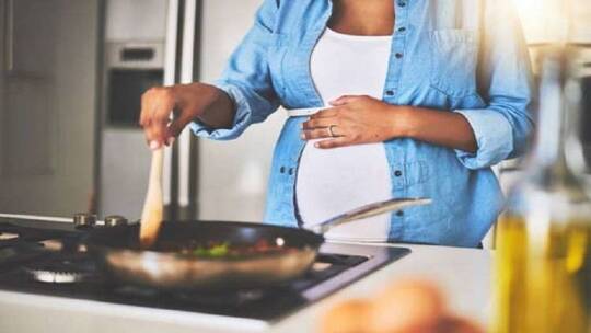 اضطرابات الأكل أثناء الحمل تحمل مخاطر كبيرة على الأم والجنين
