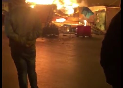 طنجة. حريق مهول يكبّد سوق “سيدي بوعبيد” خسائر فادحة