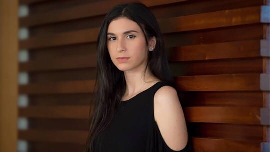 من تكون المغربية ندى الأزهري.. أفضل فنانة في شمال إفريقيا في 2019