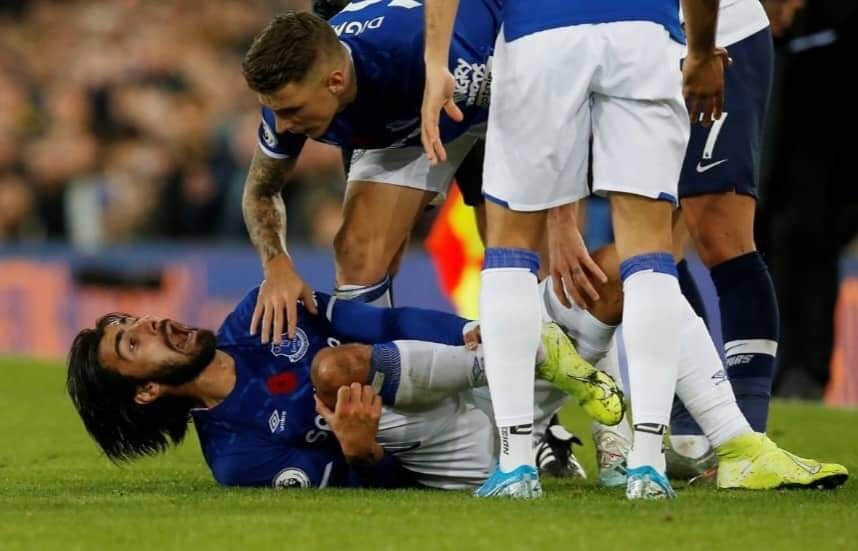 إصابة مروعة لأندري غوميش. وسون يجهش بالبكاء