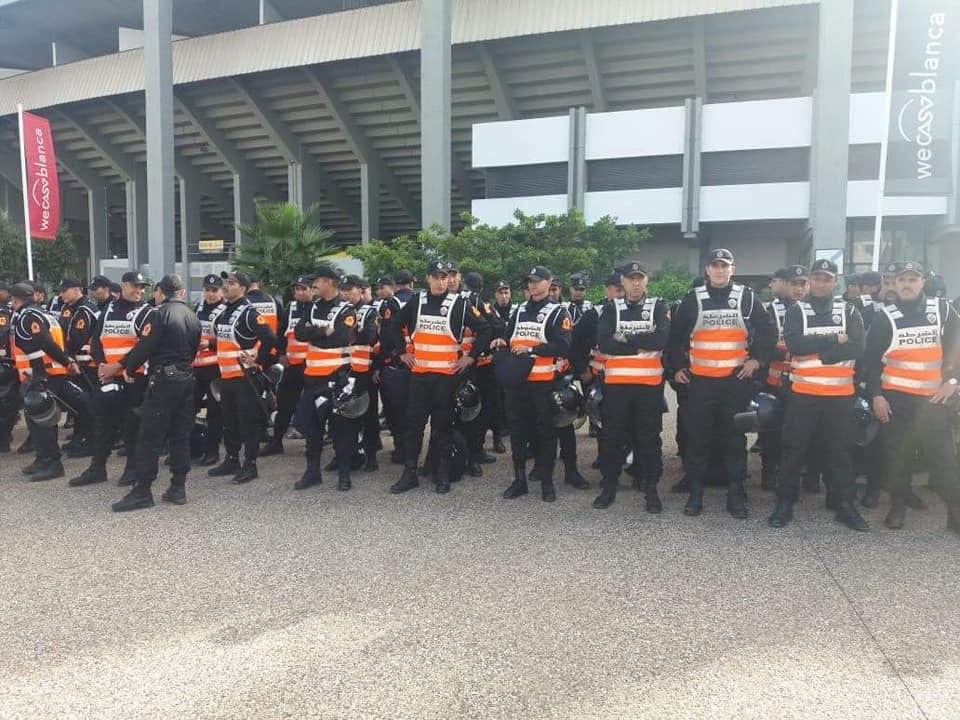 بالصور. الأمن ينتشر في جنبات ملعب محمد الخامس لتأمين “الديربي العربي”