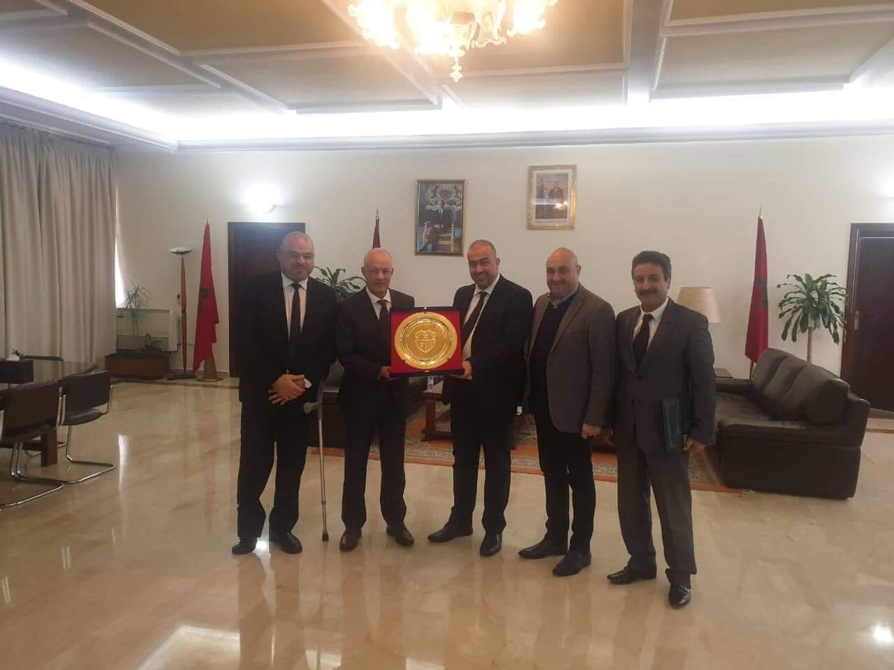 بعد توقيف منحة اتحاد طنجة. الوالي محمد مهيدية يطمْئن الفريق