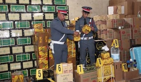 تيزنيت. الدرك يداهم مستودعا سريا ويحجز أطنانا من المواد المهربة