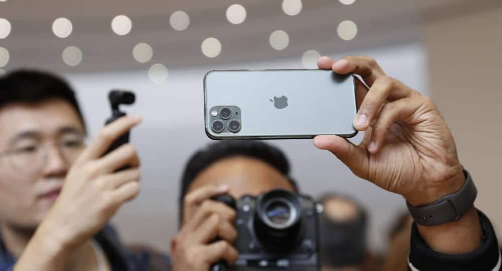 وعدت بمفاجأة بعد ثلاثة شهور. “أبل” تدخل “آيفون” حقبة جديدة