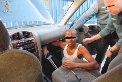 مليلية. الشرطة الإسبانية تحبط تهريب إفريقيين داخل سيارة مغربية وتوقف المهرّب (صور)