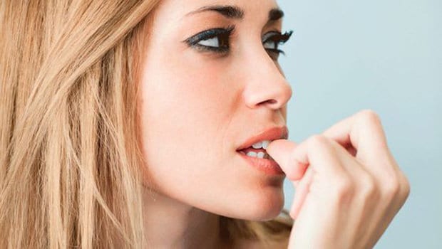 “قضم الأظافر” أسبابه وطرق التخلص منه