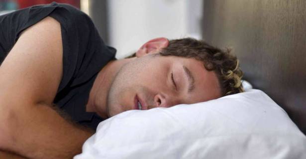 علماء.. النوم لتهدئة الأدمغة القلقة