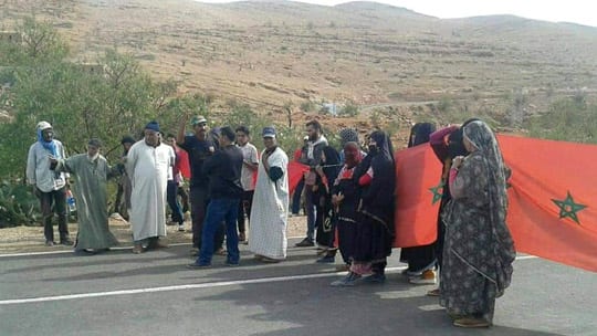 سكان دواوير بسوس يقطعون طريقا وطنية احتجاجا على هجومات الرعاة الرحل
