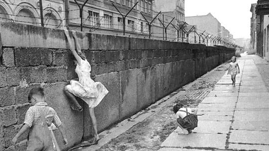 في الذكرى الـ 30 لسقوطه.. الموت في ظلال جدار برلين