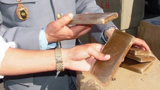 اعتقال رومانية بمعبر سبتة وبحوزتها 159 كلغ من الشيرا