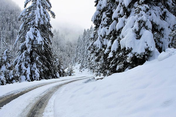 وزارة النقل تعلن فتح جميع المقاطع الطرقية التي عرفت انقطاعا بفعل الثلوج