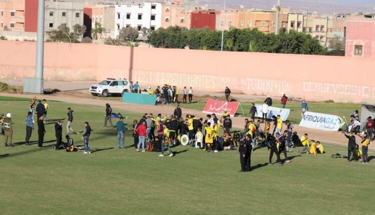أعمال شغب توقف مباراة أولمبيك الدشيرة والمغرب الفاسي