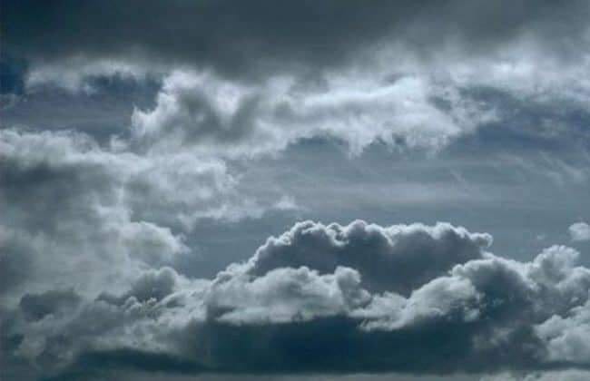 أجواء غائمة مع نزول أمطار رعدية في توقعات طقس الأحد