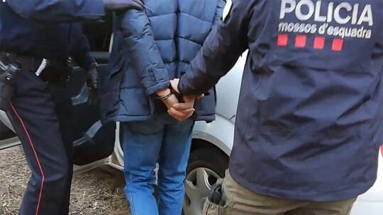 إسبانيا تُرحّل مغربيا اعتُقل في سجونها 13 مرة