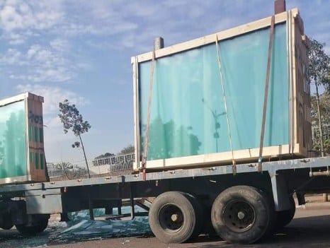 “الحفيظ الله”. نجاة شخص بأعجوبة بعدما سقطت عليه صفائح زجاجية من “رموك”